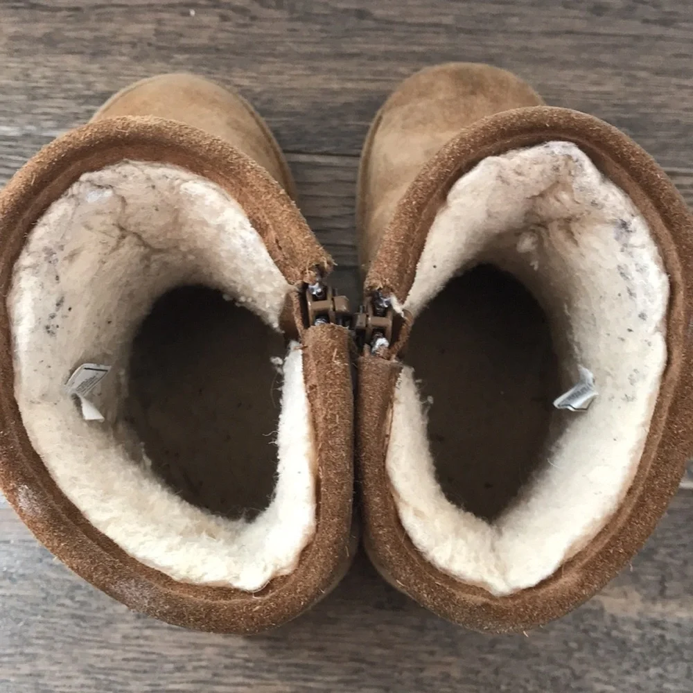 Bearpaw Emma Boots (size 11)